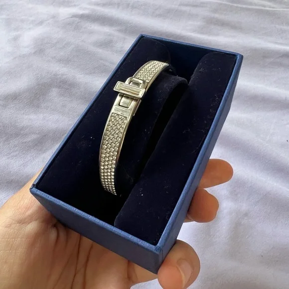 Swarovski cuff bracelet with crystals - Picture 3 of 4